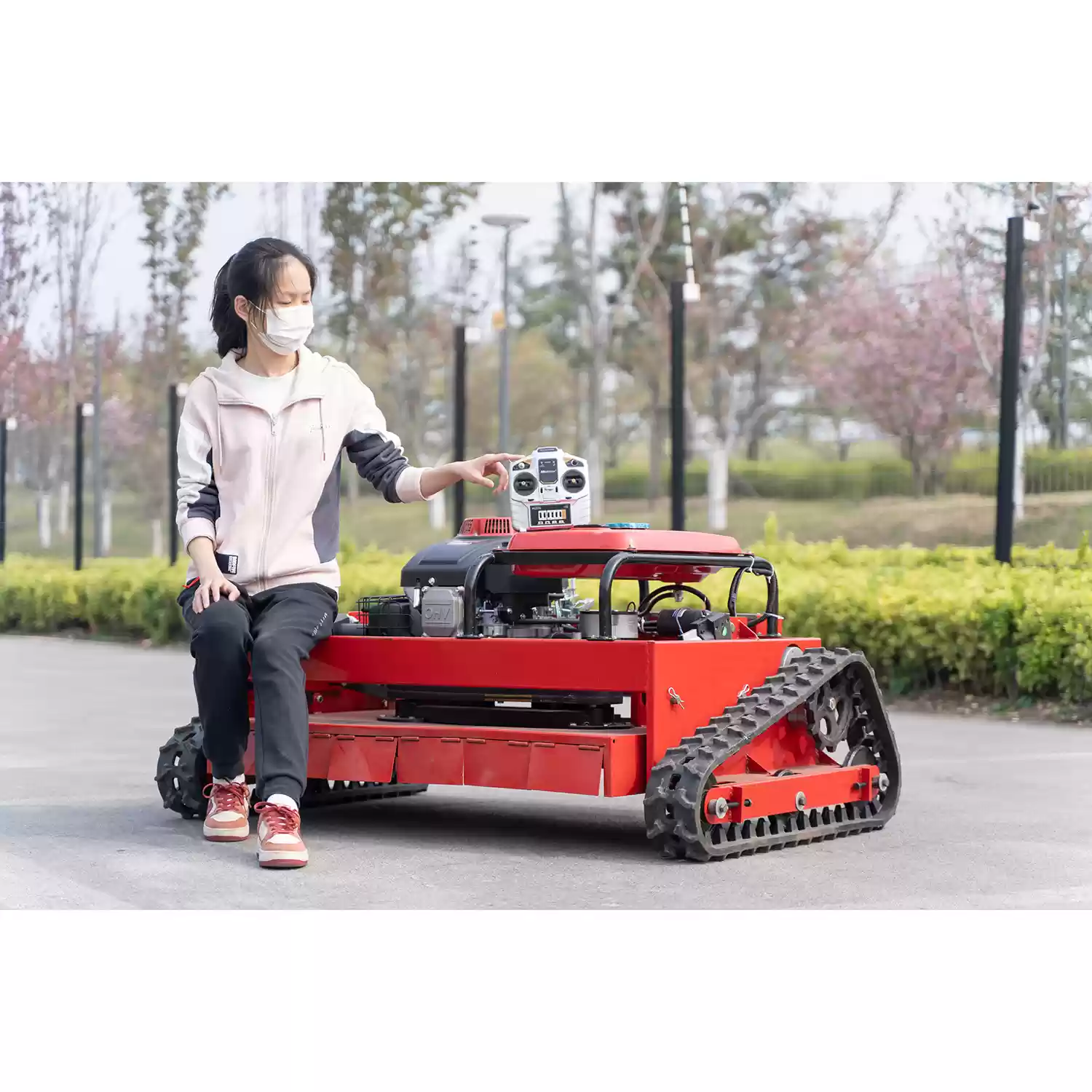 Remote control crawler lawn mower (ZCG-02)