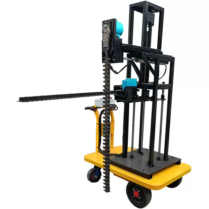 Square or rectangular hedge trimmer with two flat blades